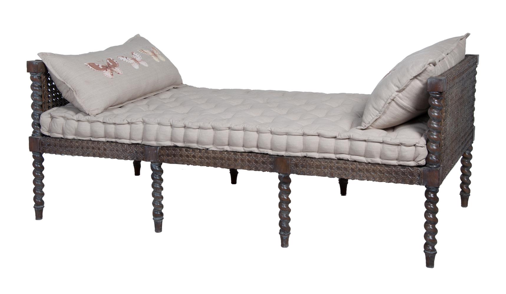 Timeless Classics Daybed With Pillows